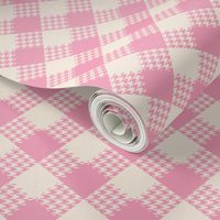 (S) Houndstooth argyle checks in pink and ivory