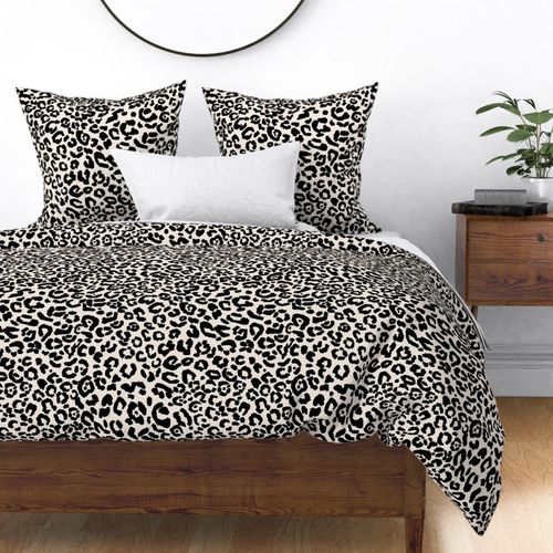 L-Modern Animal skin Leopard Cheetah black & cream Print