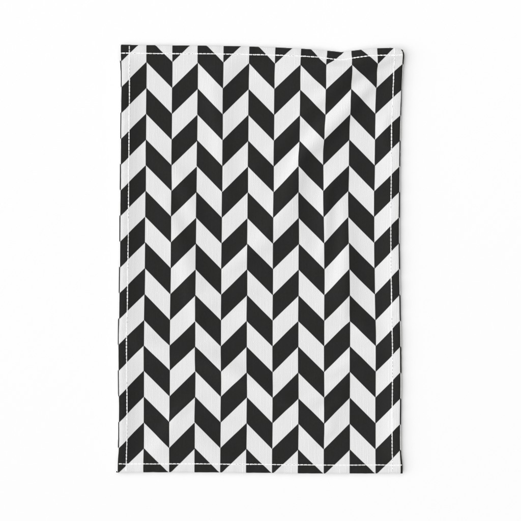 Small Black-White Herringbone