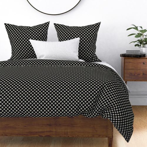 crescent moon swirl knot concentric ex small spiral ivory black quilt back