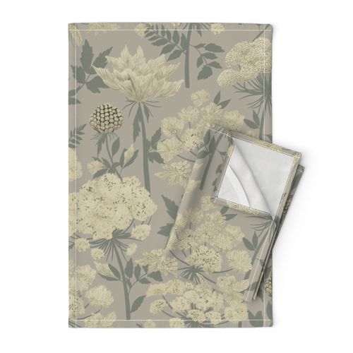 Bohemian Elegance Floral - Queen Ann Lace Flowers In Taupe Large