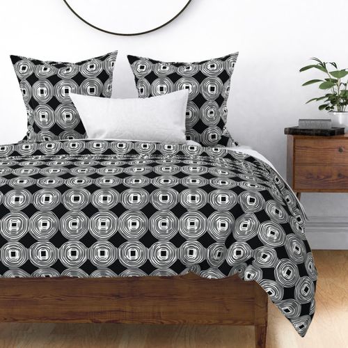 Black and White Concentric Circular Modern Pattern