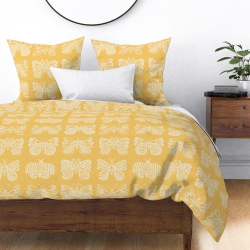 Butterfly-yellow-cream-XXL-grid