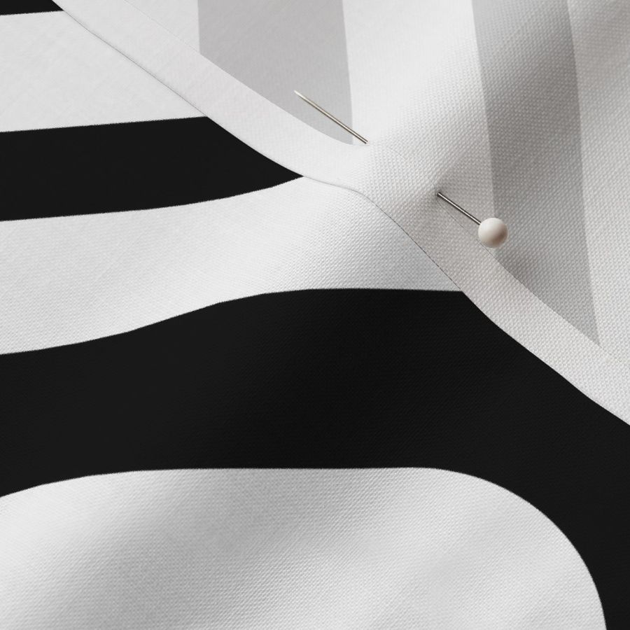 Soft concentric interlocking diamond tiles in Black and White - L