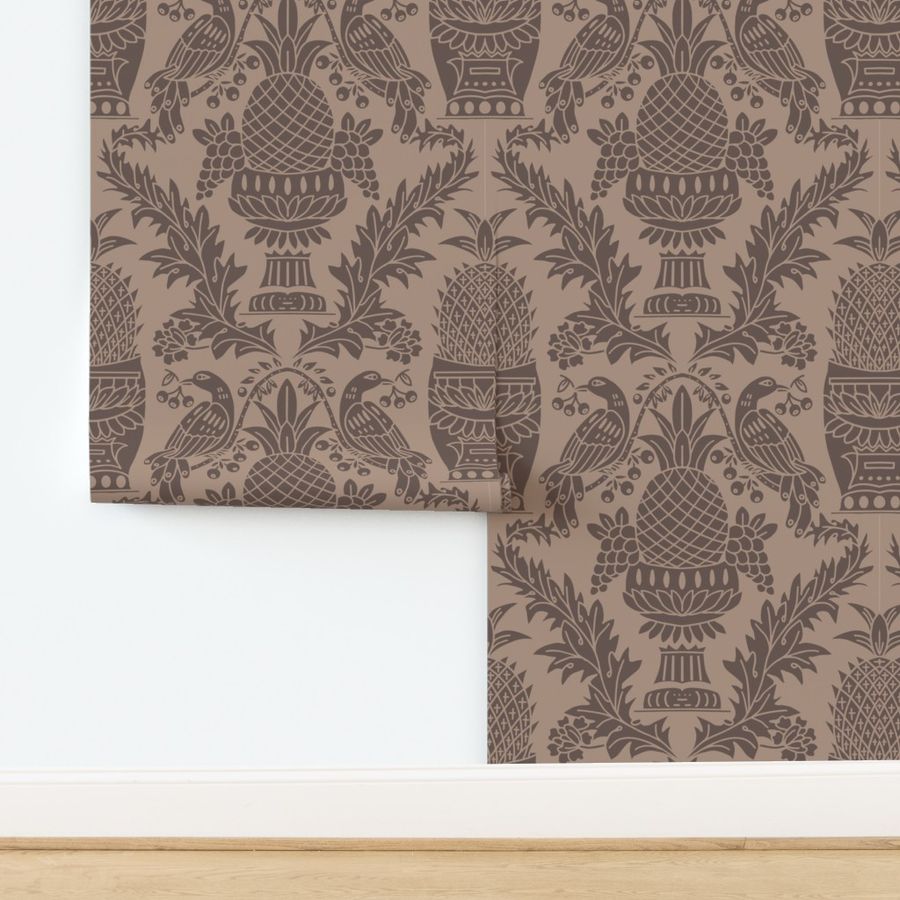 Elegant Traditional Floral Damask in Mocha Mousse and Latte Browns (M)