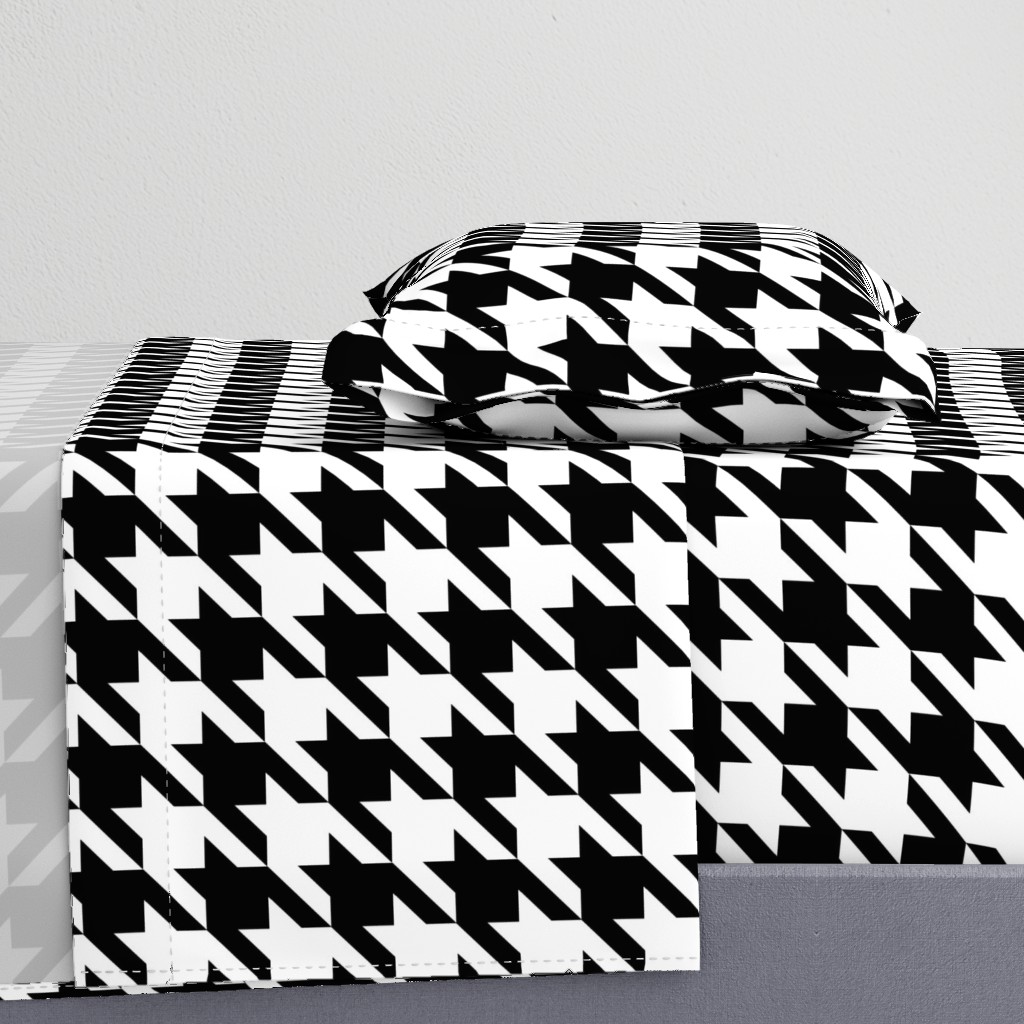 Houndstooth Check // Black & White ((Medium))