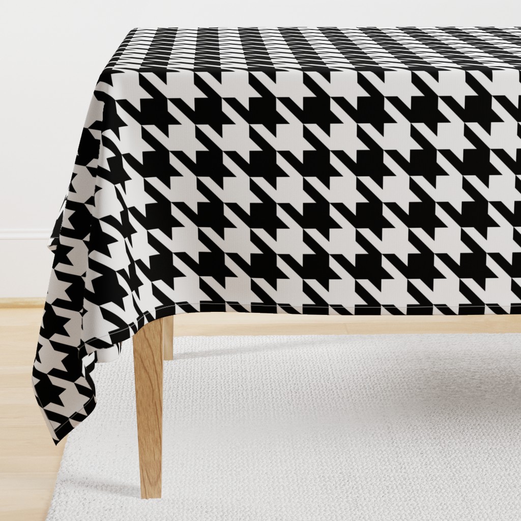 Houndstooth Check // Black & White ((Medium))