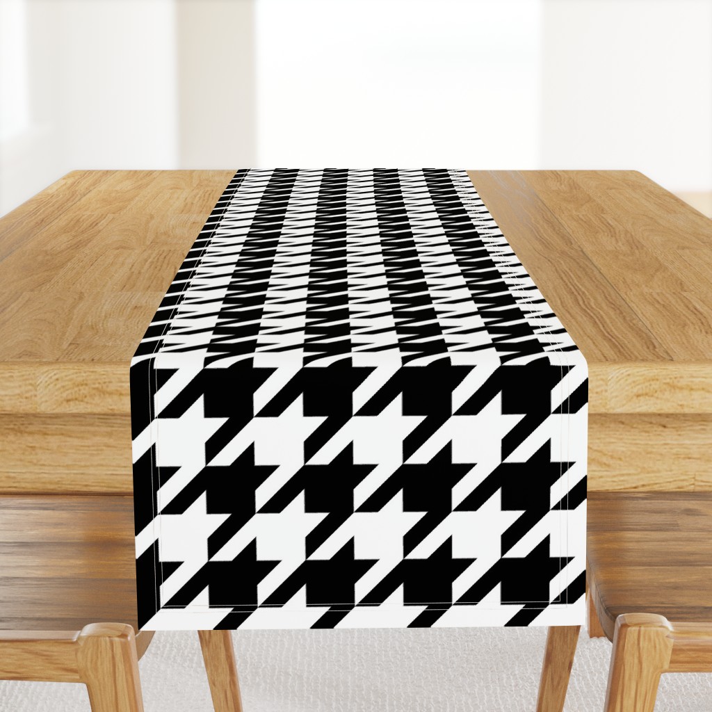 Houndstooth Check // Black & White ((Medium))