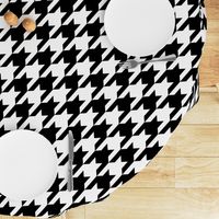 Houndstooth Check // Black & White ((Medium))