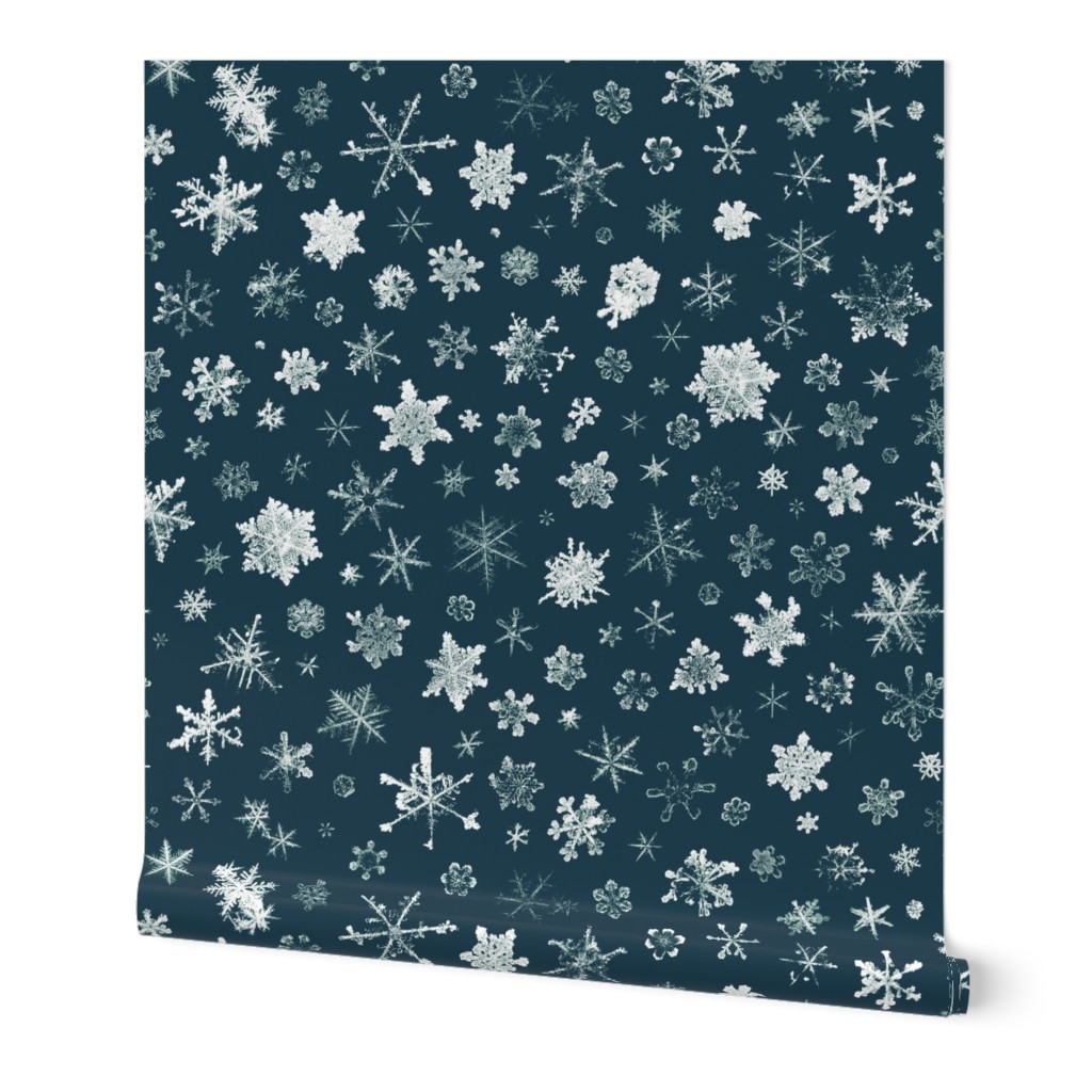 Retro Skiing Snowflakes - large snowflakes on navy