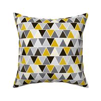 Triangulum - Modern Geometric Goldfinger Black & Gold