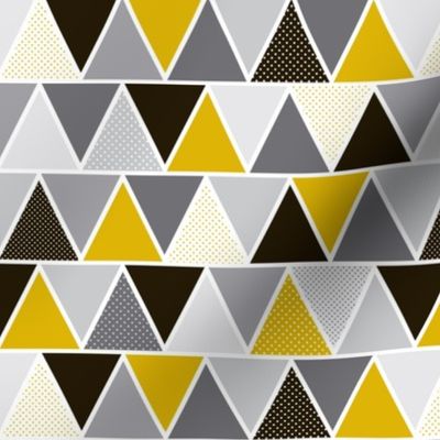 Triangulum - Modern Geometric Goldfinger Black & Gold