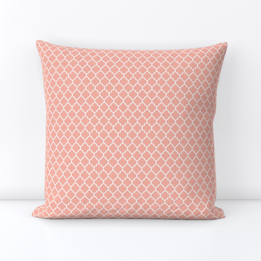 Quatrefoil lattice in pale salmon coral pink