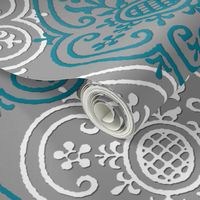 Lace Medallion ~ Vicomte and White on Pewter