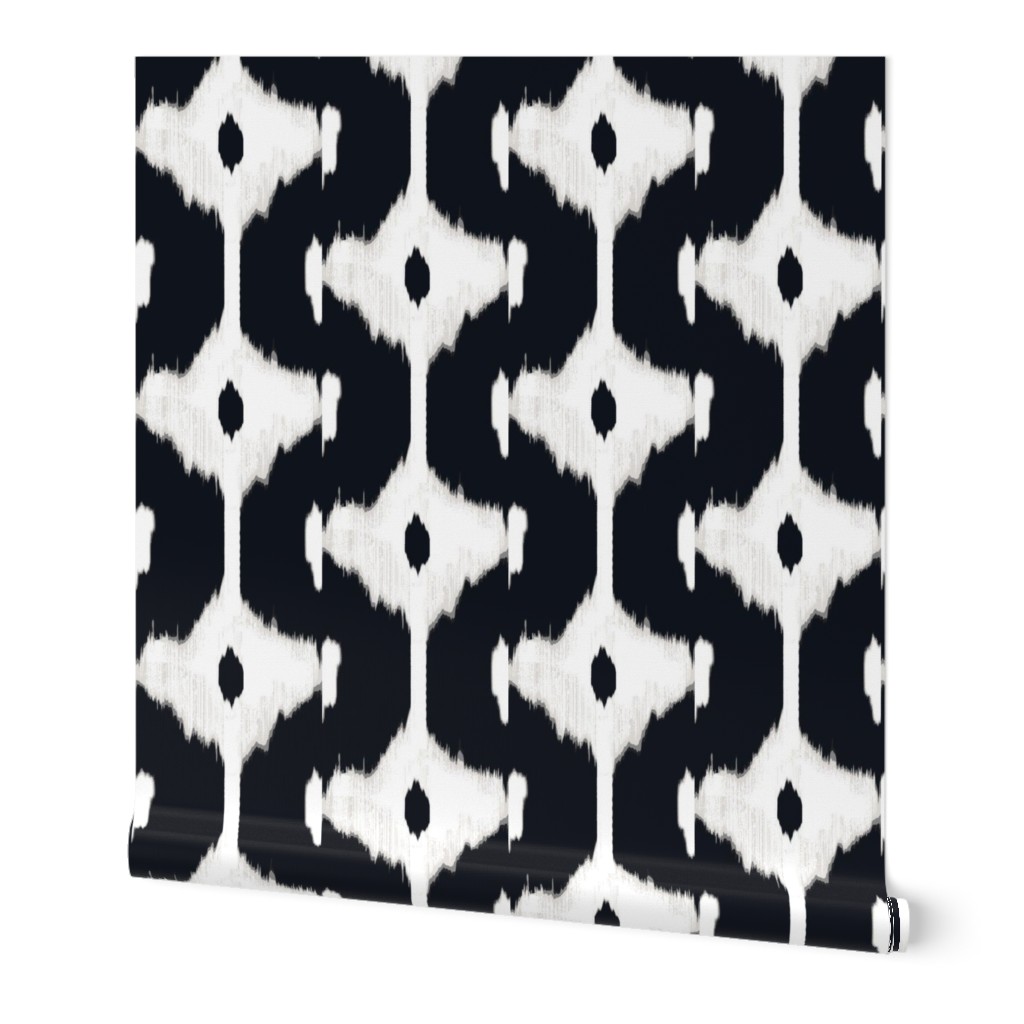 ikat offset- diamond -blk &white