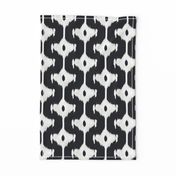 ikat offset- diamond -blk &white