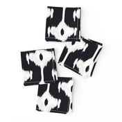 ikat offset- diamond -blk &white