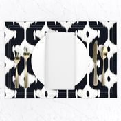 ikat offset- diamond -blk &white