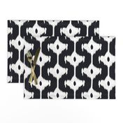 ikat offset- diamond -blk &white