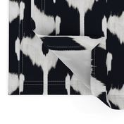 ikat offset- diamond -blk &white