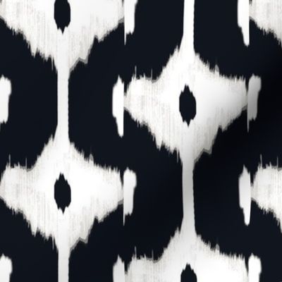 ikat offset- diamond -blk &white