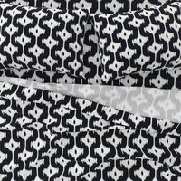 ikat offset- diamond -blk &white