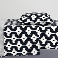 ikat offset- diamond -blk &white