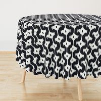 ikat offset- diamond -blk &white