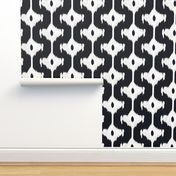 ikat offset- diamond -blk &white