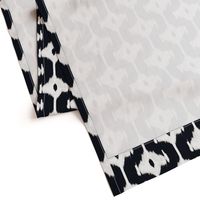 ikat offset- diamond -blk &white