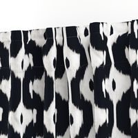 ikat offset- diamond -blk &white