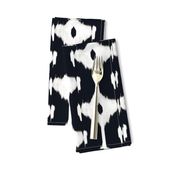 ikat offset- diamond -blk &white