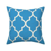 Sky Blue and Cream Quatrefoil