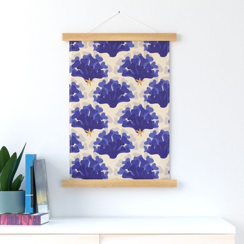 indigo_coral_with_starfish_on_natural_linen