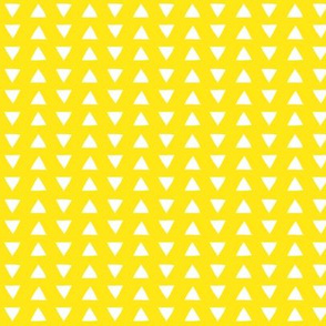 hand drawn triangles yellow // small