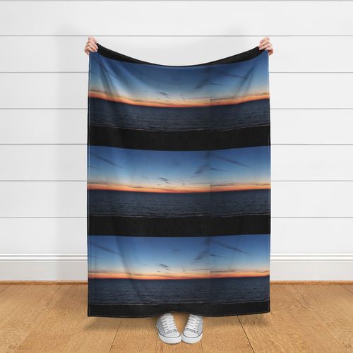 HOME_GOOD_THROW_BLANKET