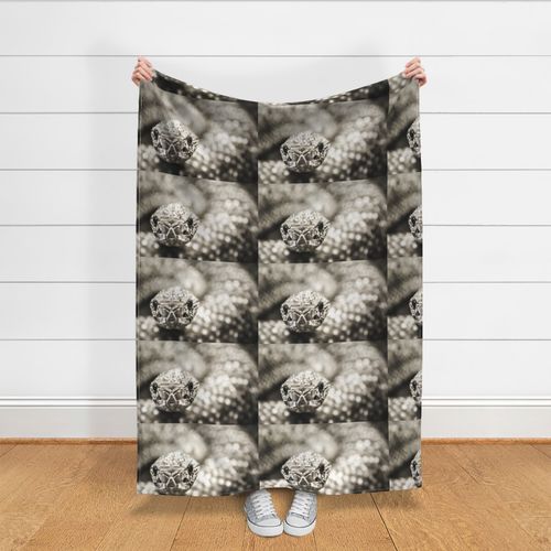 HOME_GOOD_THROW_BLANKET