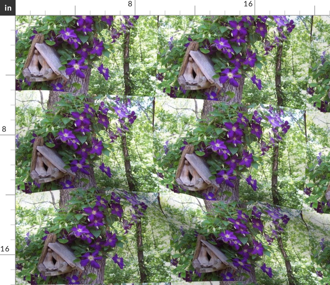 Birdhouse_with_clematis