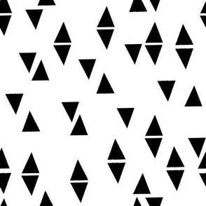 Triangles Coordinate - White/Black by Andrea Lauren