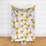 triangle wholecloth // pale pink + gold + b/w dots