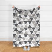 triangle wholecloth // charcoal + gray+ b/w dots