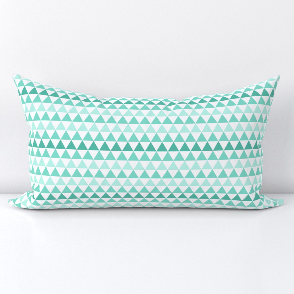 Ombre Triangle Mint SMALL scale