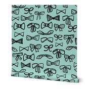 bows // fashion beauty print in mint 