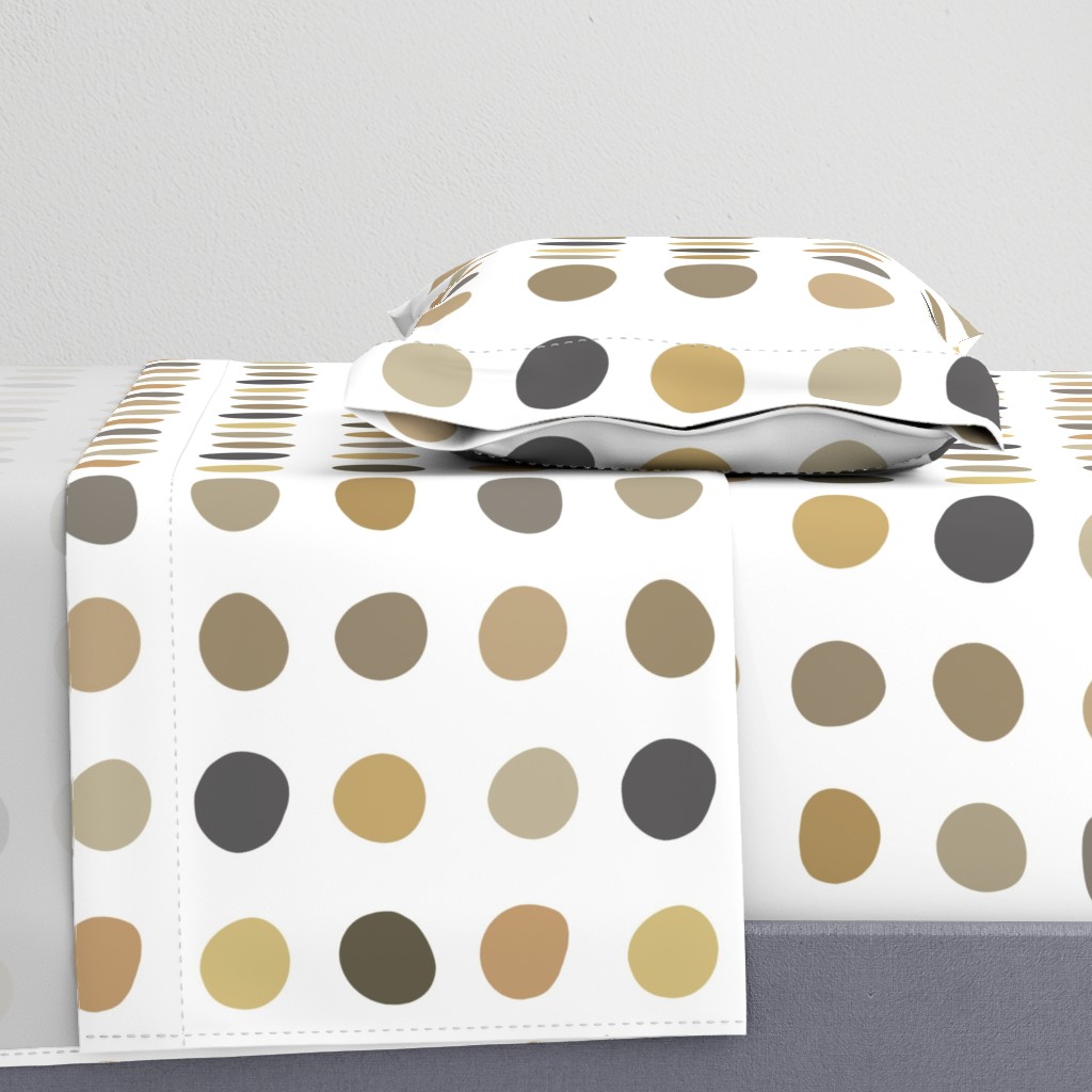 Large dots -Camel black and white