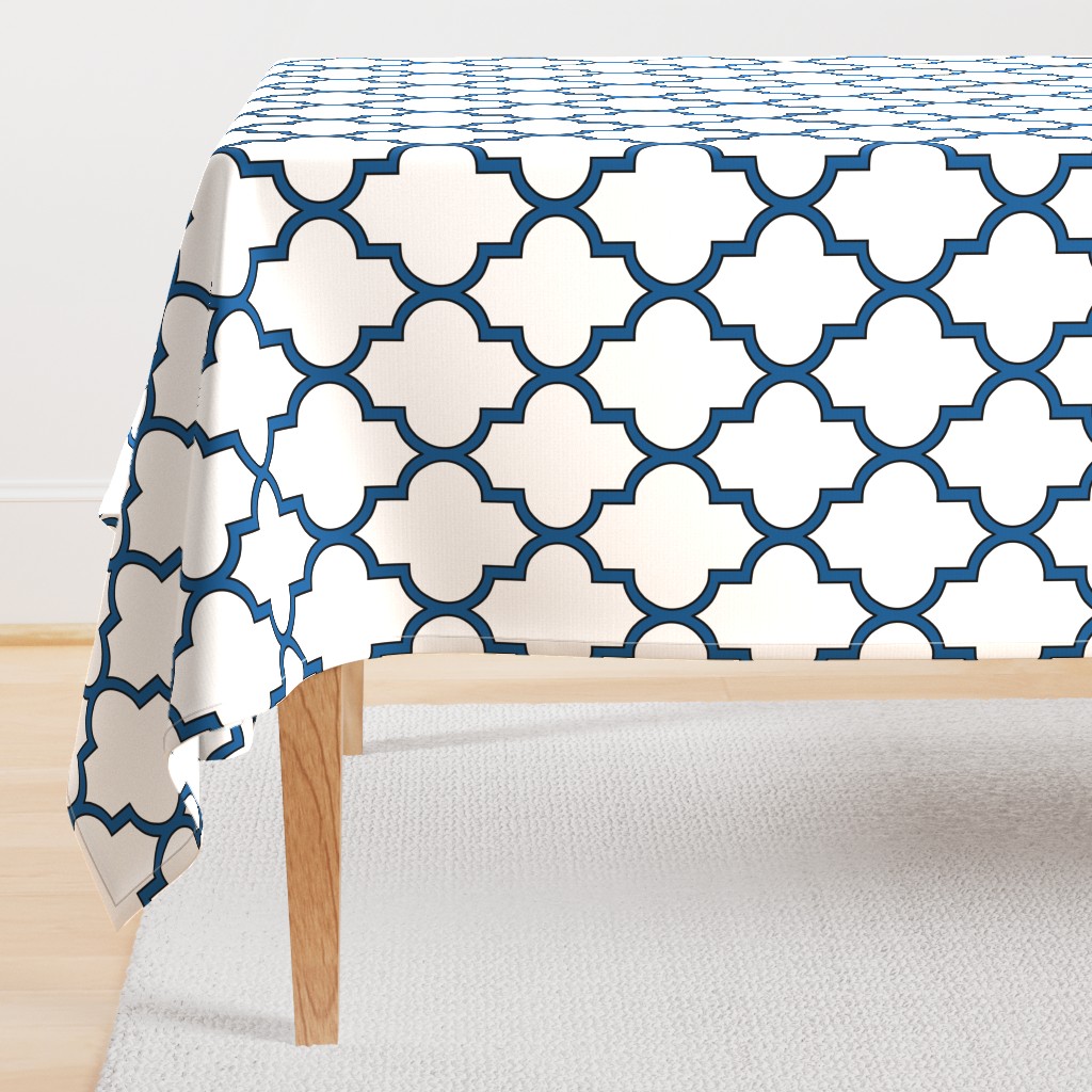 Moroccan Outline Quatrefoil in Navy and Black