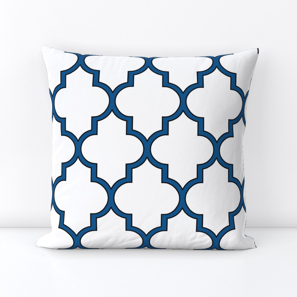 Moroccan Outline Quatrefoil in Navy and Black