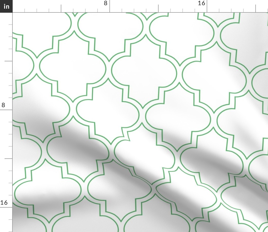 Outline Quatrefoil in Kelly