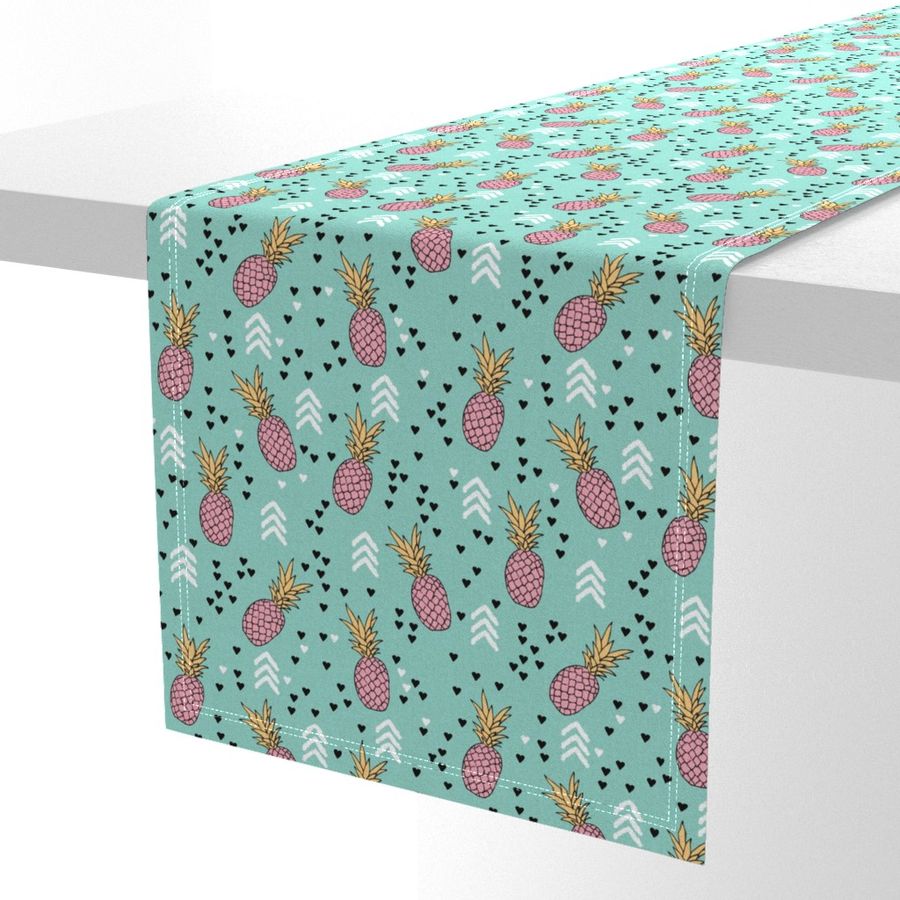 HOME_GOOD_TABLE_RUNNER