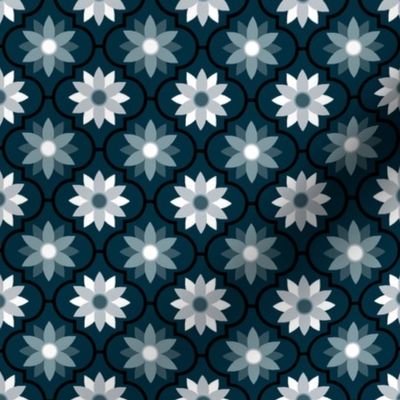 04051538 : crombus flower : spoonflower0220