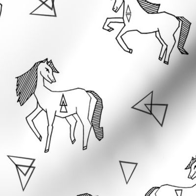 horse // black and white triangle tri